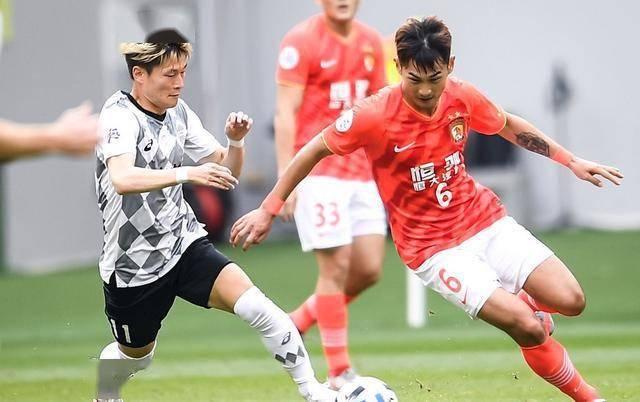 硬汉!乔哈特惨遭鞋钉宝博体育- 宝博体育官网- 宝博体育APP下载 BaoBoSports爆头 现场缝针+带伤踢满全场