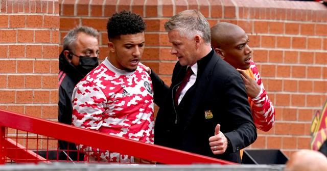 Jadon-Sancho-receives-tactical-instructions-from-Ole-Gunnar-Solskjaer.jpg