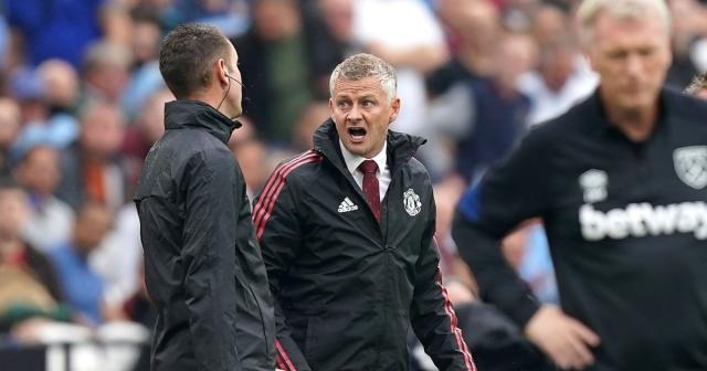 Ole-Gunnar-Solskjaer-argues-with-the-fourth-official.jpg