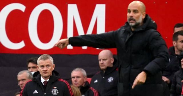 Pep-Guardiola-pointing-with-Ole-Gunnar-Solskjaer-looking-on.jpg