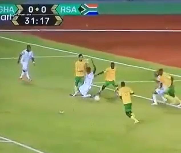 非洲友谊小船翻了 南非球迷:苏亚雷斯我们错了