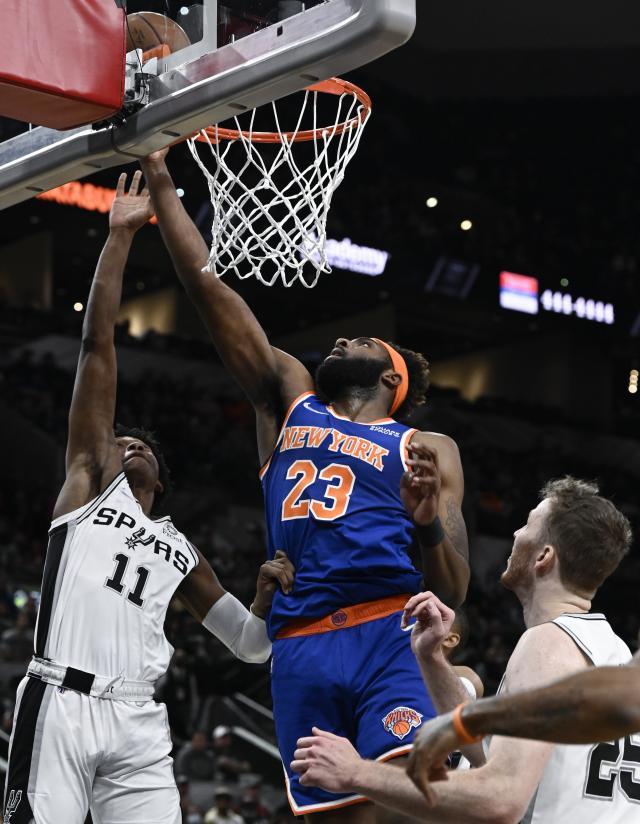 Knicks_Spurs_Basketball.jpg