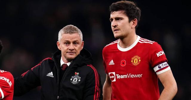 manchester-united-manager-ole-gunnar-solskjaer-speaking-with-harry-maguire-2021.jpg