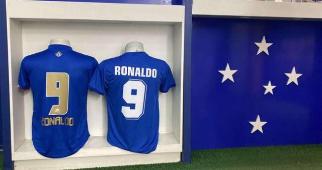 老板罗纳尔多穿的第一件克鲁塞罗球衣 卖了1万欧