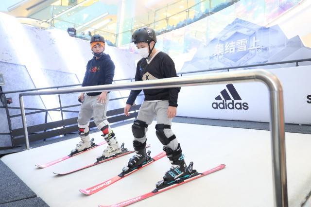 “集结雪上”沉浸式滑雪体验 掀起冬日冰雪运动浪潮