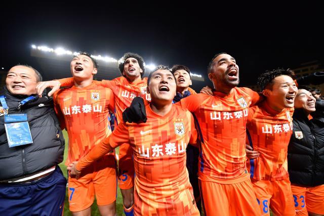 2021中国足球十大新闻：李铁争议中下课 泰山圆梦