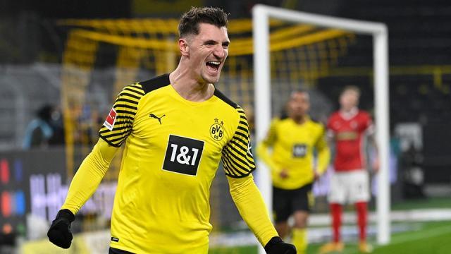 LIVE-Thomas-Meunier-puts-Borussia-Dortmund-on-roses-with-two.jpg