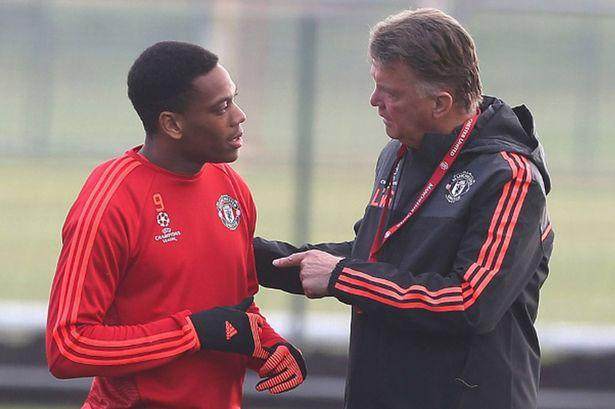 Louis-van-Gaal-and-Anthony-Martial-during-a-first-team-training-session.jpeg