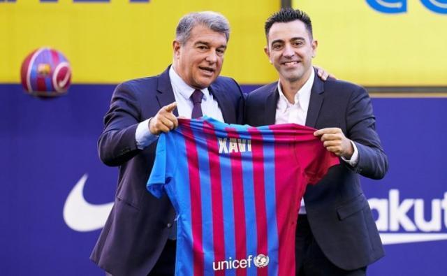 xavi_hernandez_xrx_and_joan_laporta.jpg_242310155-768x474.jpg