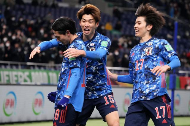 埼玉世界杯球场南野拓实的海报.