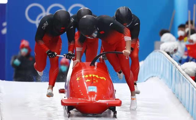 北京冬奥会四人雪车图片