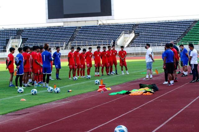 老挝足球突破领航人:去年曾申请执教中国U-16国少