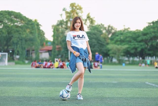 创老挝历史 美女足球老板“万人迷”重奖U23队【图】