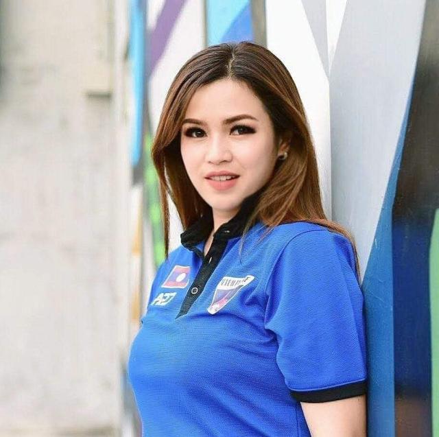 创老挝历史 美女足球老板“万人迷”重奖U23队【图】