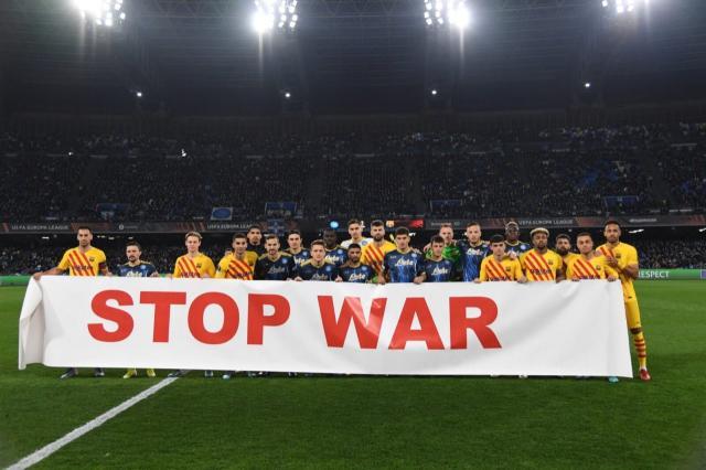 Napoli-Barcelona-stop-war-banner.jpg
