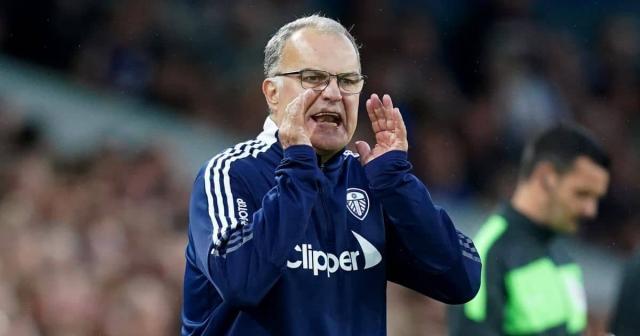 Marcelo-Bielsa-shouting-from-the-touchline-during-Leeds-United-vs-Liverpool.jpg