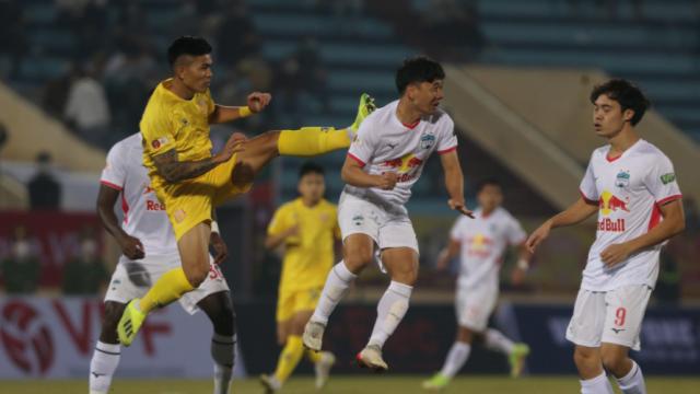 国足球员苏州封闭训练 越南国脚开始2022联赛赛季
