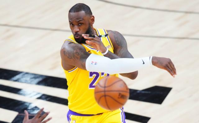 lebron-pass-1536x957.jpg