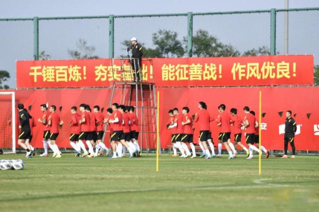 国足热身赛.png