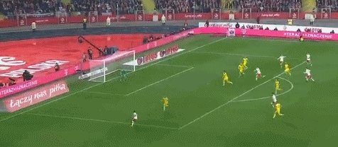 莱万.gif