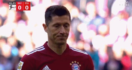 莱万82.gif