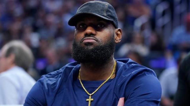 skysports-lebron-james-sideline_5733793.jpg