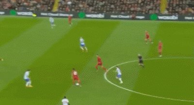 马奎尔防守放倒范迪克.gif