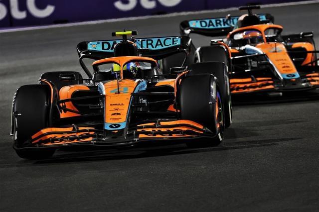 Daniel-Ricciardo-and-Lando-Norris-in-Jeddah.v1 (1).jpg