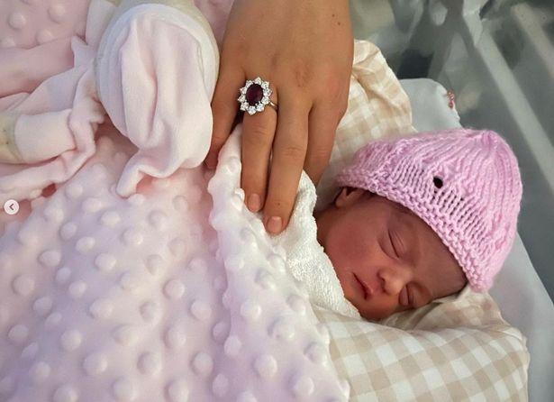 C罗新出生女儿名字已经起好 叫贝拉·艾丝美拉达！