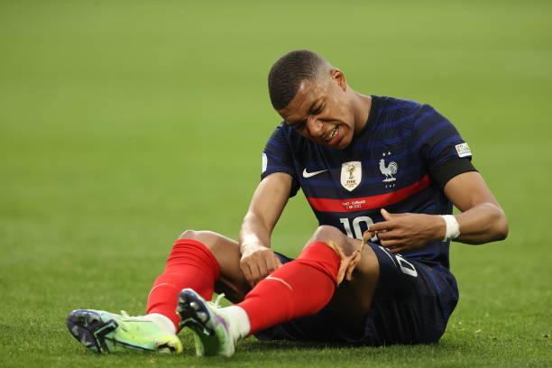 姆巴佩伤退本泽马灵光一闪，法国输球问题在哪？