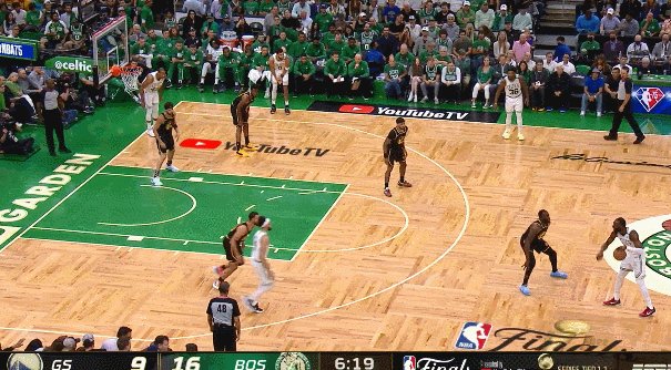 1654863157859080778.gif