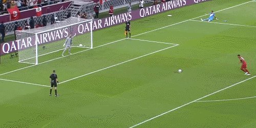 扑出关键点球.gif
