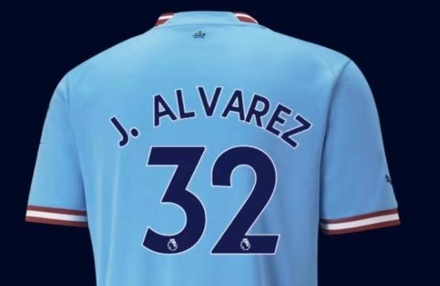 阿尔瓦雷斯为何选穿19号球衣 而非特维斯穿的32号