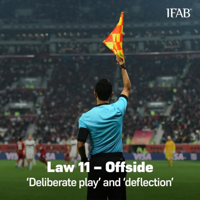 IFAB颁布越位新解 “有意触球” 争议可以消失了吗？