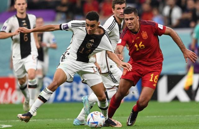 rodri-of-spain-in-action-against-jamal-musiala--l--of-germany-during-the-fifa-world-cup-2022-group-e-soccer-match-between-spain-and-germany--efe.jpg