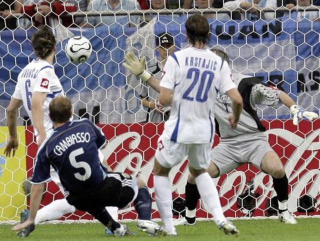 esteban-cambiasso-marca-con-la-seleccion-argentina-un-gol-ante-serbia-en-el-mundial-2006--tv.jpg