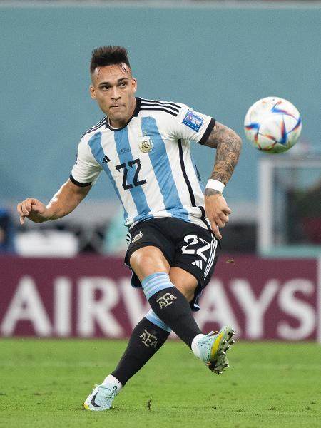 lautaro-martinez-da-argentina-desperdica-chance-de-gol-contra-a-australia-1670103526158_v2_450x600.jpg