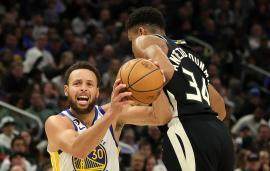 steph-curry-giannis-antetokounmpo-Getty-Images-1448939756.jpg