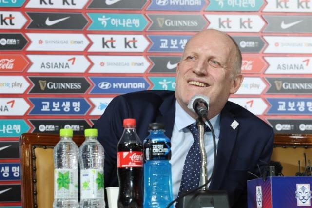 德国人穆勒成为韩国足协国家队委员会主席，负责选帅事宜.jpg