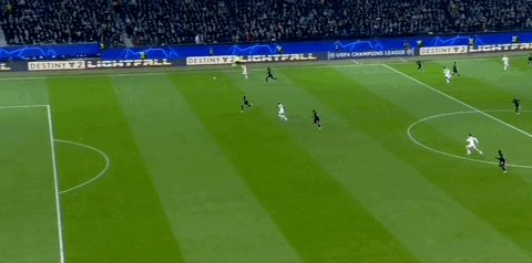 1677021768211068564.gif