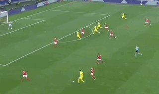 頭球一比0.gif