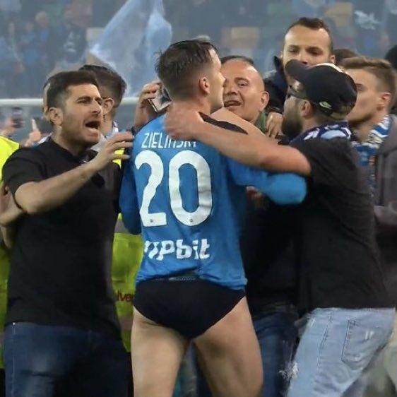 FvT9nizWAAI6lze.png