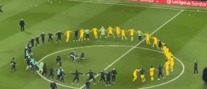 巴薩奪冠慶祝遇險：部分西班牙人球迷試圖進場攻擊