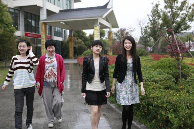 中国队四名女棋手，左起：唐奕二段、芮乃伟九段、於之莹二段、王晨星五段.jpg