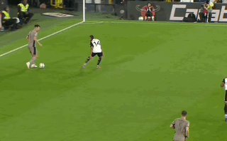 1693354376562082040.gif