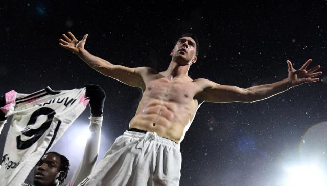 Dusan-Vlahovic-Juventus-celebrate-shirt-off-Salernitana.jpg