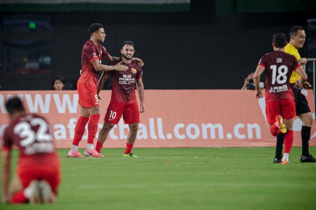（體育）（1）足球——足協杯：上海海港隊晉級八強XxjpseC007171_20240717_PEPFN0A001 (1).jpg