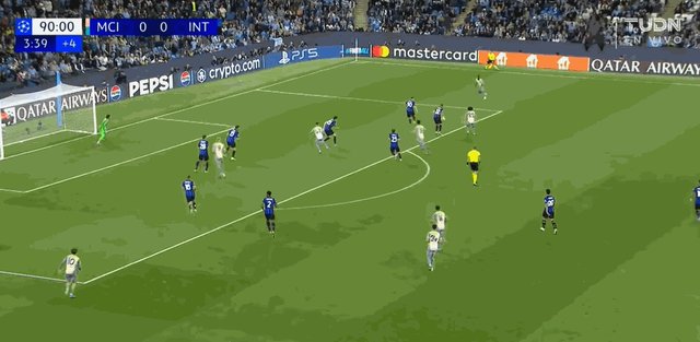 鱼跃冲顶.gif