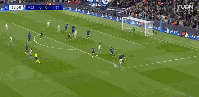 哈兰德头球.gif