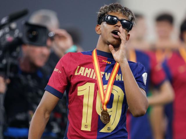 el-futbolista-lamine-yamal-durante-la-celebracion-de-la-supercopa-de-espana_5a36.jpg